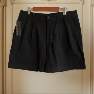 Banana republic NWT,black,high rise,button,5 inches,4 real pockets,soft SZ 8